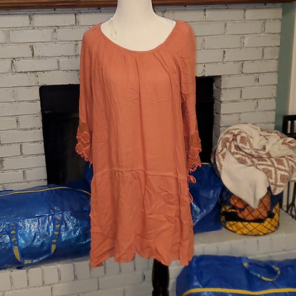 Cute dress with detailed sleeve